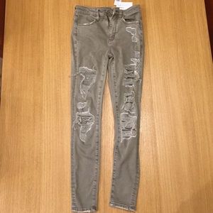 AMERICAN EAGLE HIGH WAISTED JEANS